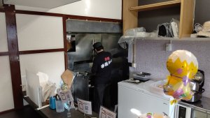 手羽からの調理場