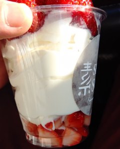 山盛いちごソフト②